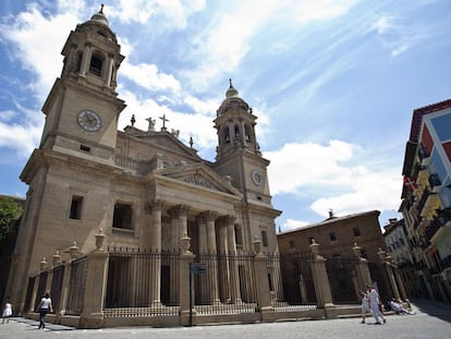 Vista principal de la catedral de Pamplona. 