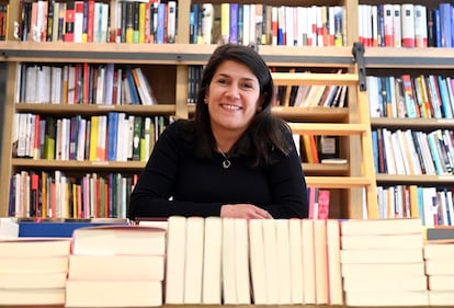 Lucía Alonso, la nueva regente de la librería Santiago Rodríguez, en Burgos, la más antigua de España.