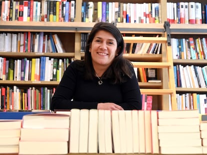 Lucía Alonso, la nueva regente de la librería Santiago Rodríguez, en Burgos, la más antigua de España.