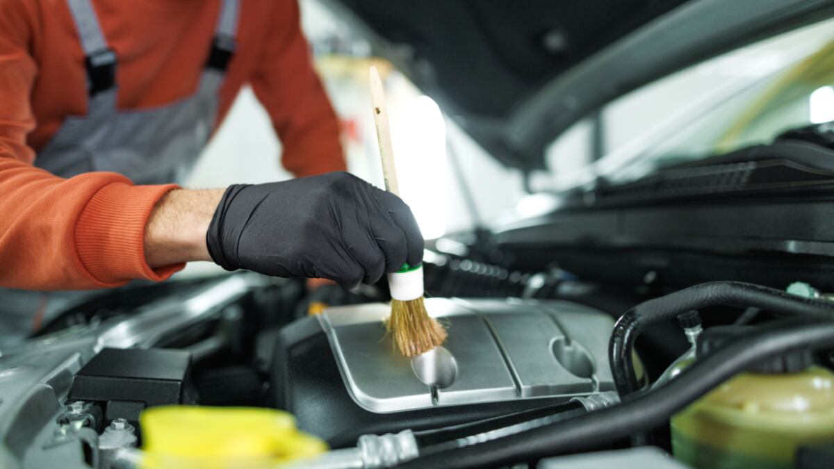Deja el motor del coche como nuevo: este producto borra la grasa y suciedad en segundos