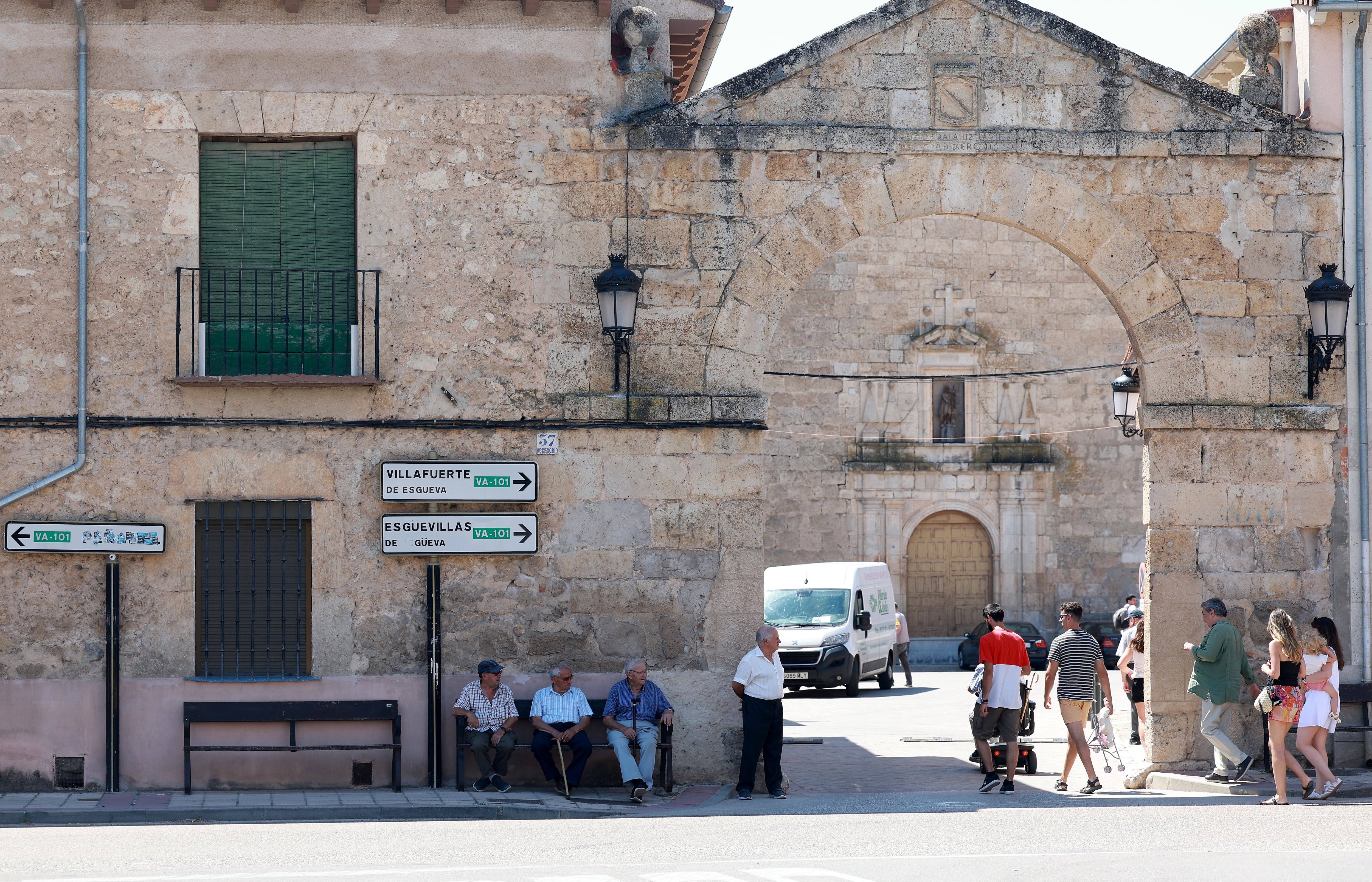 Ambiente en la localidad de Pesquera de Duero, este lunes. 