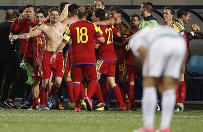 Los jugadores de Andorra celebran la victoria.