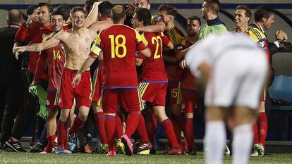 Los jugadores de Andorra celebran la victoria.