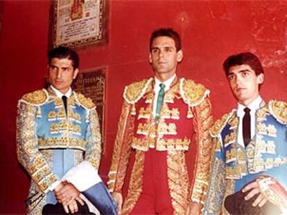 Curro Martínez (izquierda), el peruano Rafael Gastañeta y José Reina, en la corrida del pasado 25 de junio en Chota (Perú).