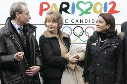 Miembros del COI, a su llegada hoy a París.