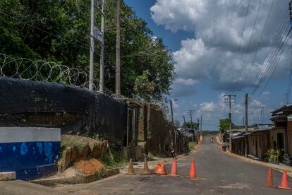 Entrada a la base militar en Cartagena del Chairá.