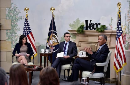 Barack Obama es entrevistado por Ezra Klein, de ‘Vox’, en enero de 2017 en Washington DC.