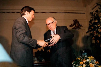Guillermo Blanco en 1999, al recibir el Premio Nacional de Periodismo.