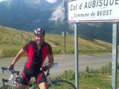 El ciclista &Oacute;scar Bautista Garc&iacute;a, en el alto de Aubisque (Francia).