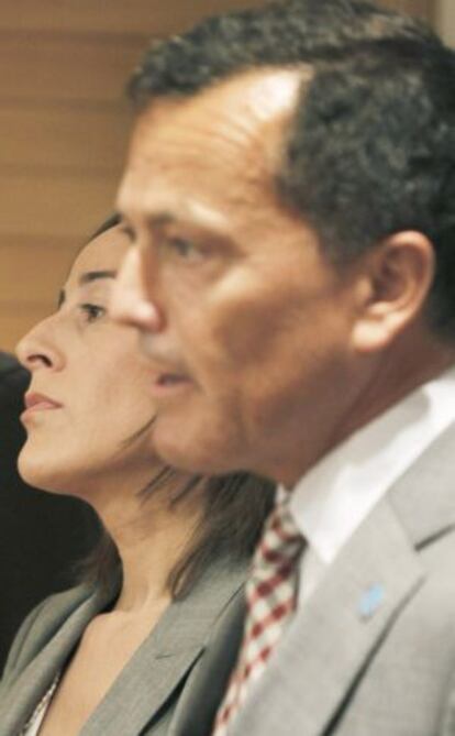 Agustín Hernández y la directora de Infraestruturas, Ethel Vázquez.