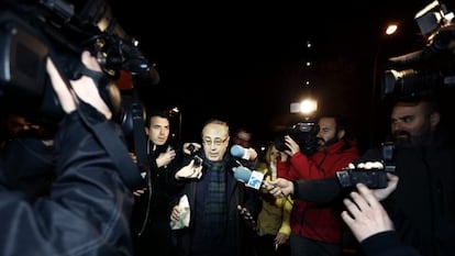 El exgerente de Osasuna, Ángel Vizcay, abandona los juzgados. de Navarra en enero de 2020.