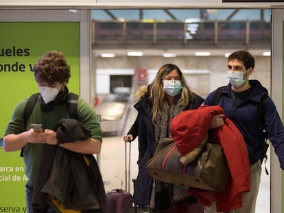 Llegada de viajeros al aeropuerto Adolfo Suárez Madrid Barajas, este lunes