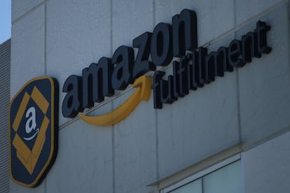 Un centro de almacenamiento y despacho de Amazon en México.