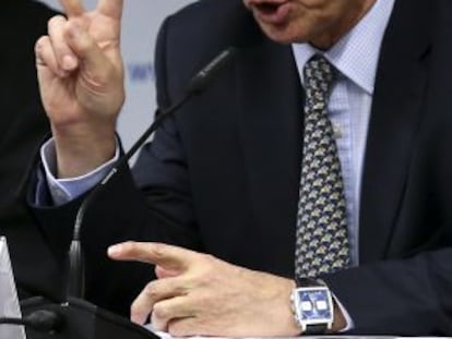 Rueda de prensa del doctor Miguel Cabanela tras intervenir al Rey.
