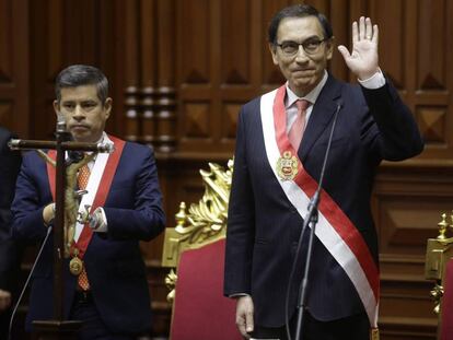 Martín Vizcarra sno Congresso depois de fazer o juramento como novo presidente de Peru.
