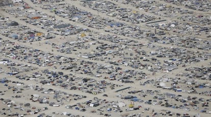 Asentamiento en el desierto de Nevada durante el festival artístico 'Burning Man'.