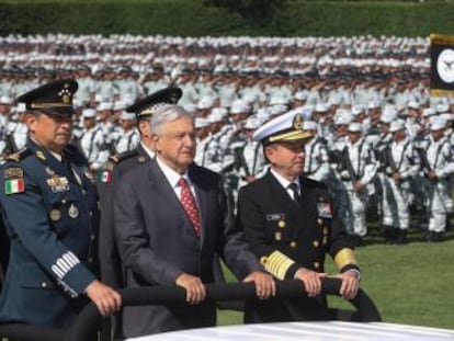 El mandatario deja en manos del ejército la seguridad pública y despliega un cuerpo militar de 70.000 agentes en las zonas más violentas de México