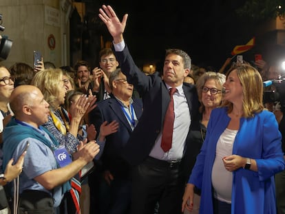 El presidente del PPCV, Carlos Mazón, y la candidata a la alcaldía de Valencia, Maria José Catalá, a su llegada a la sede del partido en Valencia.