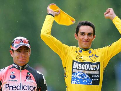 Contador celebra su primer Tour, en 2007.