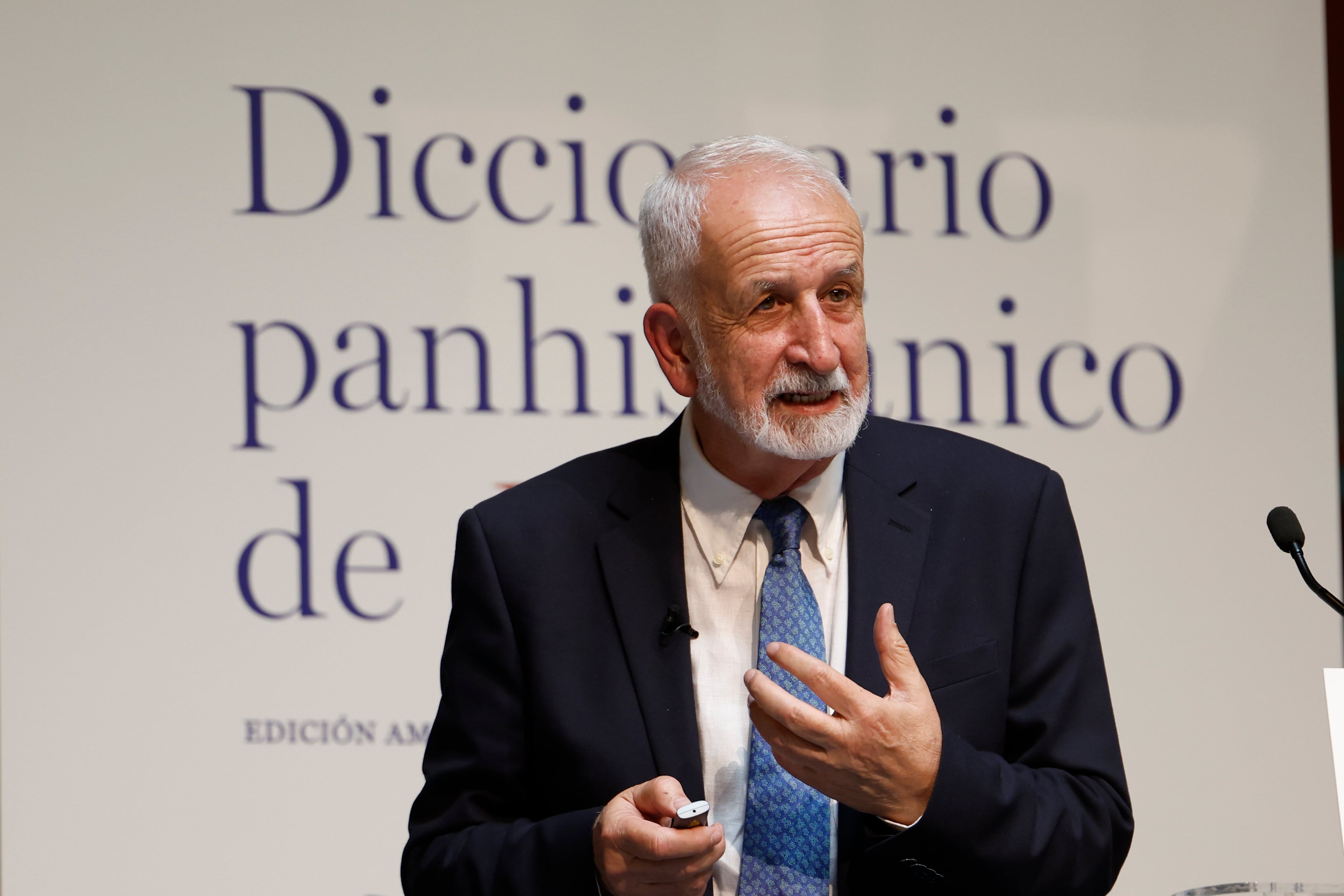 No escriba “curasán”, pero sí “brauni”: llega la nueva edición del ‘Diccionario panhispánico de dudas’