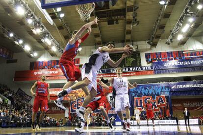 El conjunto vitoriano sale escaldado del primer partido de cuartos de Euroliga ante el CSKA