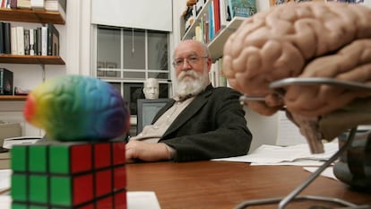 Daniel C. Dennett fotografiado en su oficina en la Universidad de Tufts.