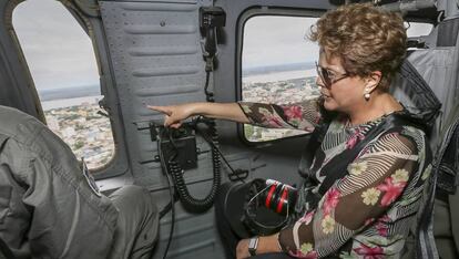 Dilma sobrevoa &aacute;reas alagadas em Uruguaiana.