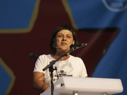 Anna Gabriel intervé després de la manifestació a la plaça Comercial del Born.