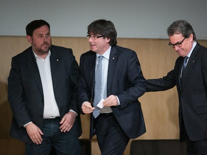 Oriol Junqueras, Carles Puigdemont y Artur Mas, en marzo de 2016 en un acto en Barcelona.
