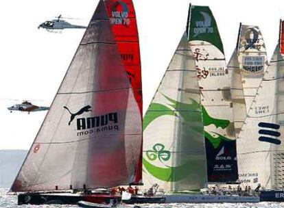 Los veleros, ayer, durante la regata costera de la Volvo Ocean Race celebrada en aguas de Alicante.