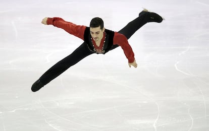 Javier Fernández realiza su programa corto en la final del Grand Prix 2015, celebrada en Barcelona. El español fue plata, superado por el japonés Yuzuru Hanyu.