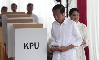 Joko Widodo, antes de depositar su voto durante la jornada electoral del miércoles.