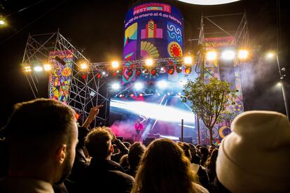 Soraya Arnelas actúa una noche antes de la final del Benidorm Fest 2023 en la Plaza Triangular de Benidorm.