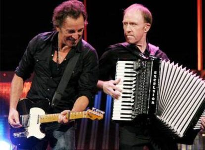 Danny Federici (a la derecha), con Bruce Springsteen en 2007.