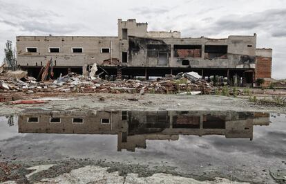 Fachada trasera del antiguo matadero de Campocarne, filial de Campofrío, en Puente de Arganda, en Rivas Vaciamadrid. El edificio fue arrasado por un incendio en 2001 en el que murieron dos trabajadores.