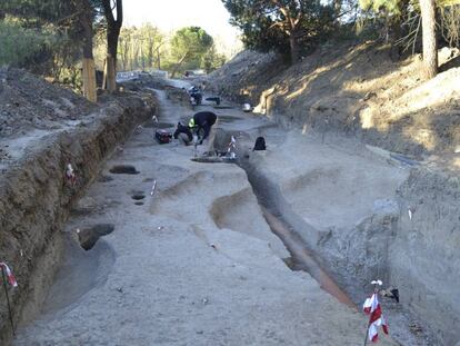 Excavación del yacimiento del III milenio a. de C., en el campus de Somosaguas.