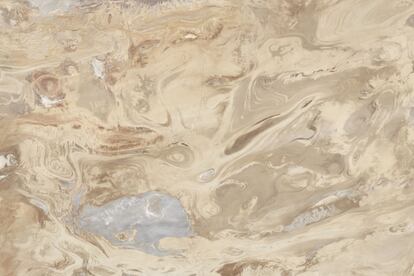 El satélite Landsat 5 captó esta imagen de color natural del desierto Dasht-e Kavir (Irán) el 15 de octubre de 2011.