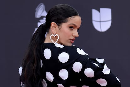 Rosalía a su llegada a la gala de los Grammy Latinos en Las Vegas.