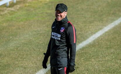 Simeone, durante el &uacute;ltimo entrenamiento del Atl&eacute;tico previo al partido de vuelta de los cuartos de final de la Copa ante el Sevilla.