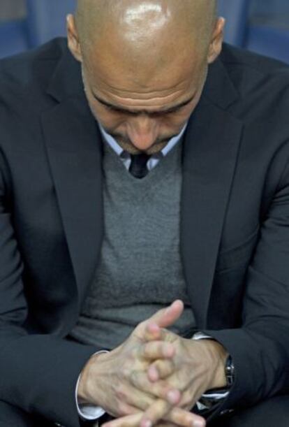 Guardiola, pensativo durante el partido contra el Chelsea.