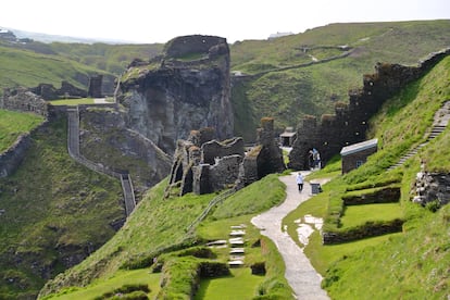 Las ruinas del castillo de Tintagel, en el norte de Cornualles, Reino Unido.