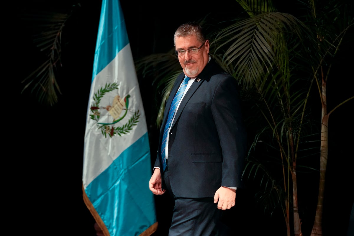 bernardo-ar-valo-sworn-in-as-president-of-guatemala-but-continues-to
