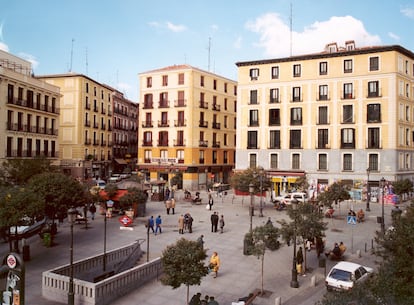 Primera reforma de la Plaza de Lavapiés acometida por la Empresa Municipal de la Vivienda y Suelo en 1997.