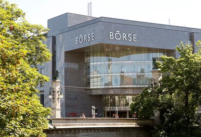 Fachada de la Bolsa de Suiza en una imagen de archivo.