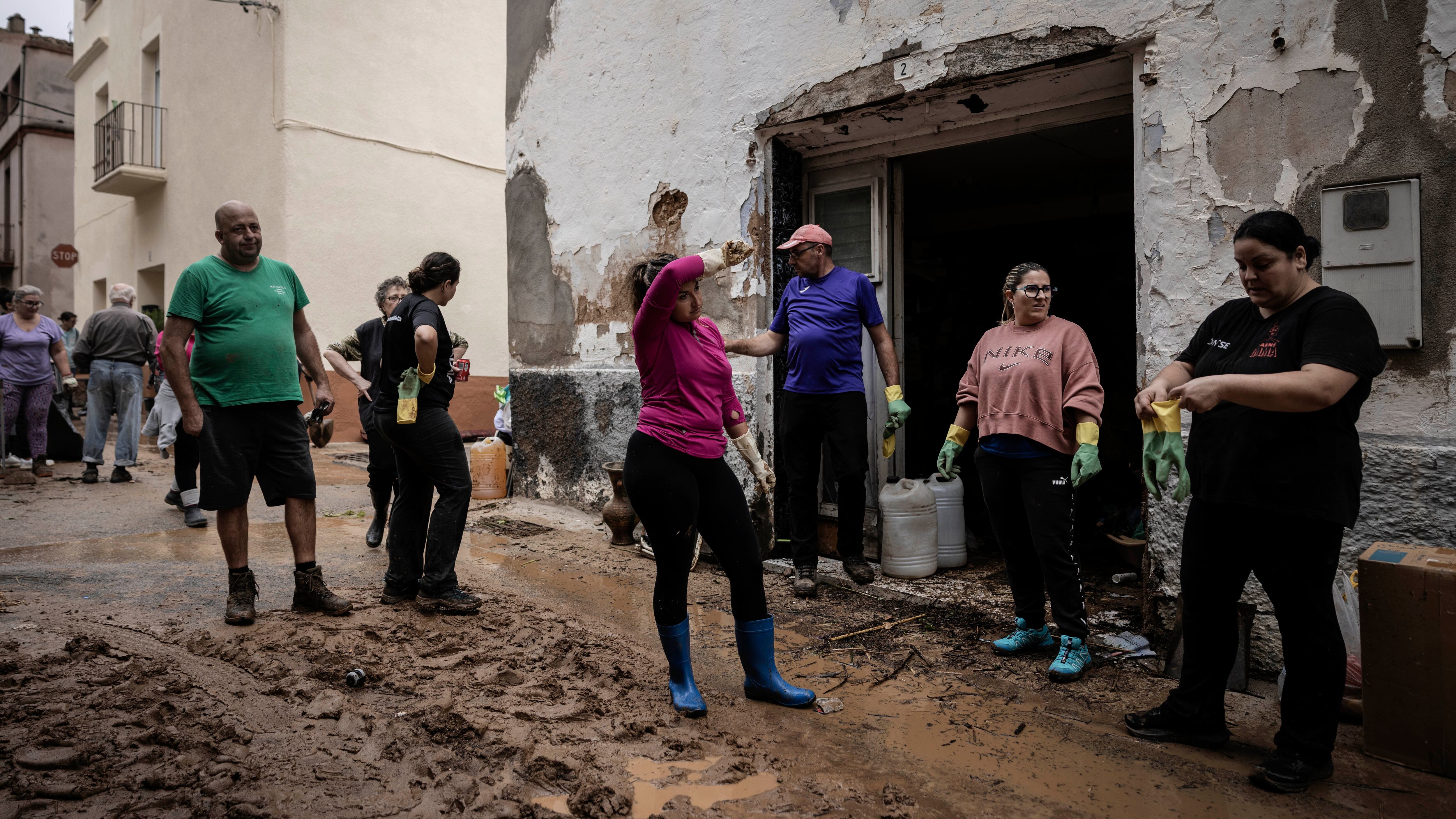 Daños sufridos por los vecinos del pueblo de Godall (Baix Ebre) a causa de las inundaciones.