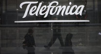 El escaparate de una tienda de Telefónica en Madrid