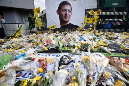 Tributes left outside a stadium in France in memory of Emiliano Sala.
