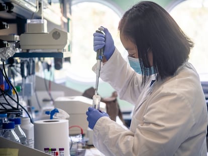 Investigación sobre vacunas en un laboratorio español.