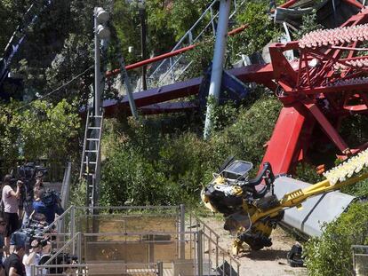La atracción <i>El Péndulo,</i> en el parque del Tibidabo, tras el accidente mortal.