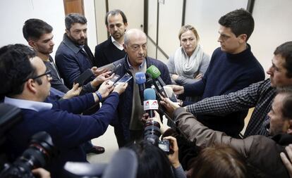 Alfonso Novo, portavoz municipal del PP en Valencia, a la salida del registro judicial. 